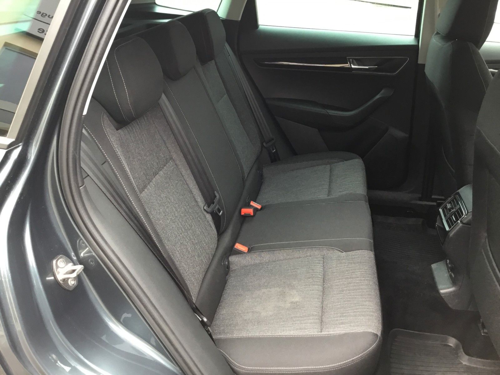 Fahrzeugabbildung SKODA Karoq 2.0 TDI Style 4x4+LED+AHK+18"+Navi