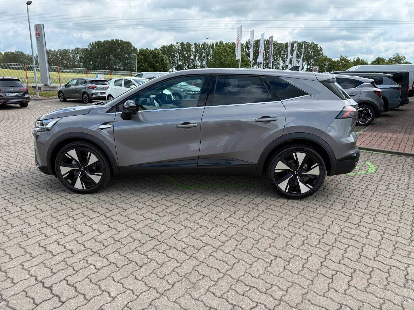 Fahrzeugabbildung Mitsubishi Grandis Intro Edition 1.3 T-Benziner 7-DCT