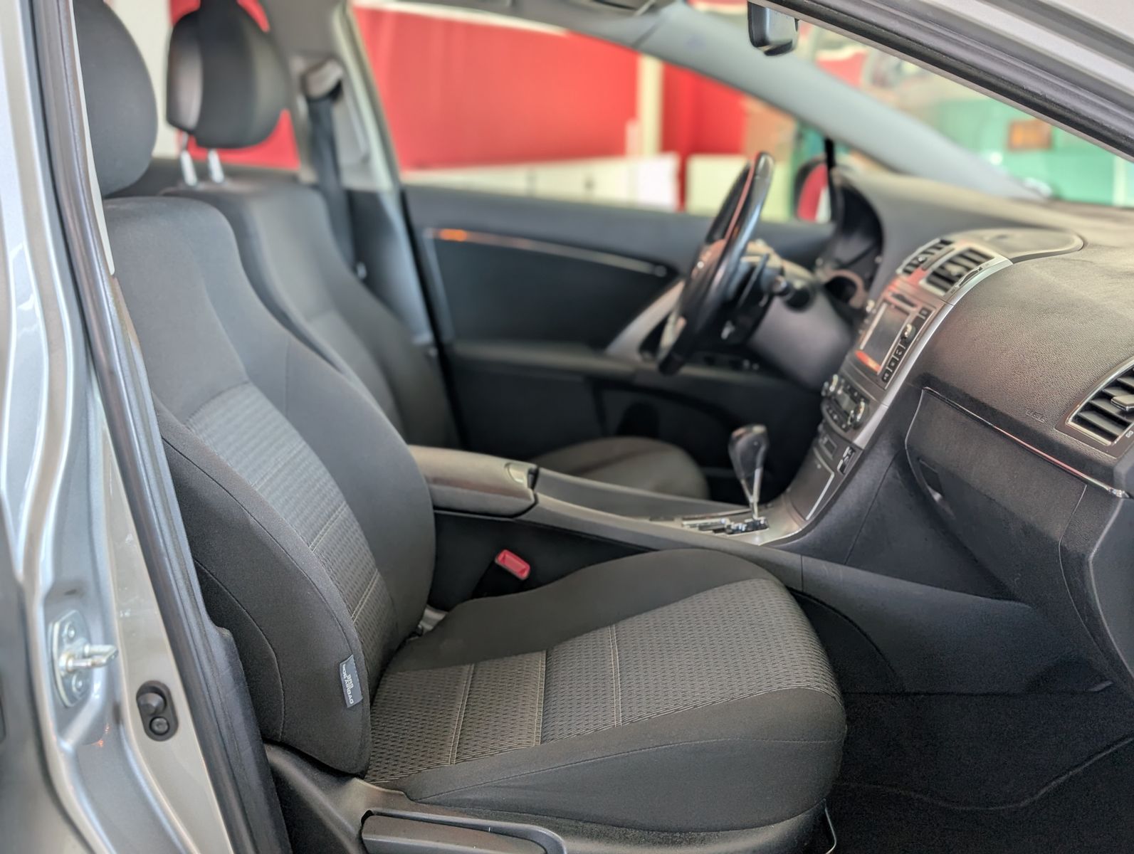 Fahrzeugabbildung Toyota Avensis Life Bi-XENON TEMPOMAT KLIMA KAMERA SHZ