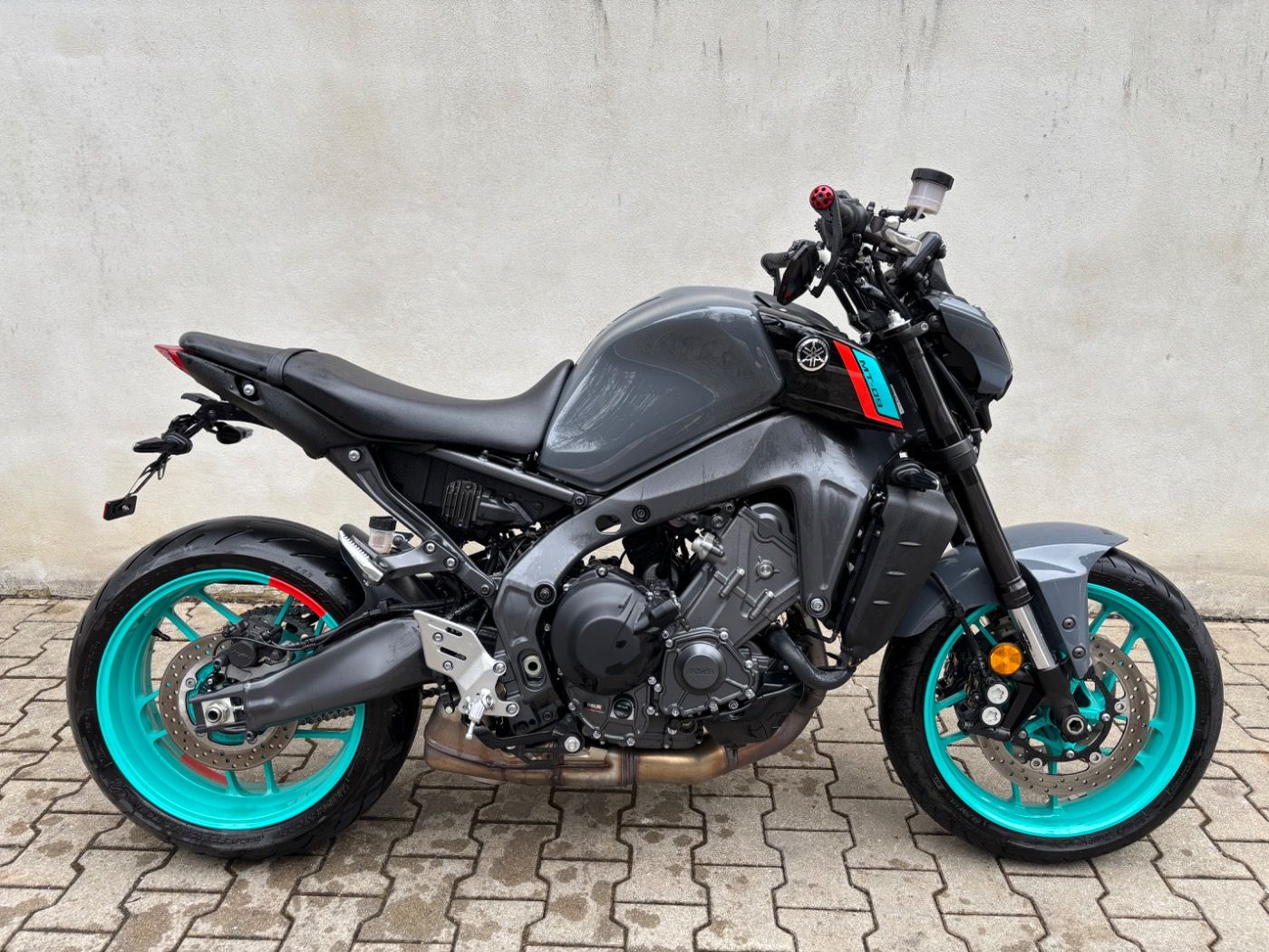 Fahrzeugabbildung Yamaha MT 09 35 KW kurzer Kennzeichenhalter Lenkerendsp