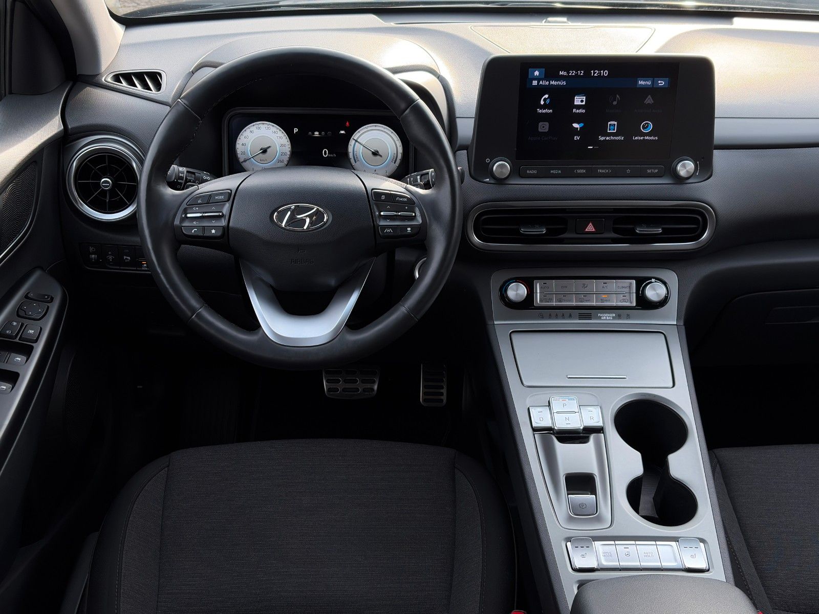 Fahrzeugabbildung Hyundai KONA E Select ACC LHZ SHZ LKAS PDC CarPlay Kam