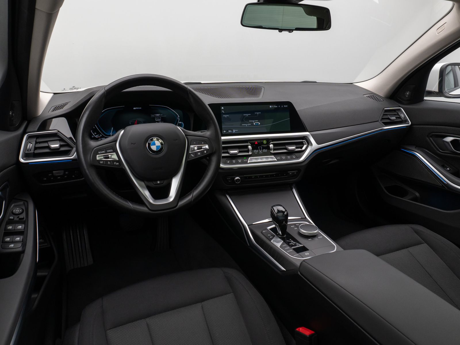 Fahrzeugabbildung BMW 330e Panorama Laser HUD DAB H/K Komfort Alarm