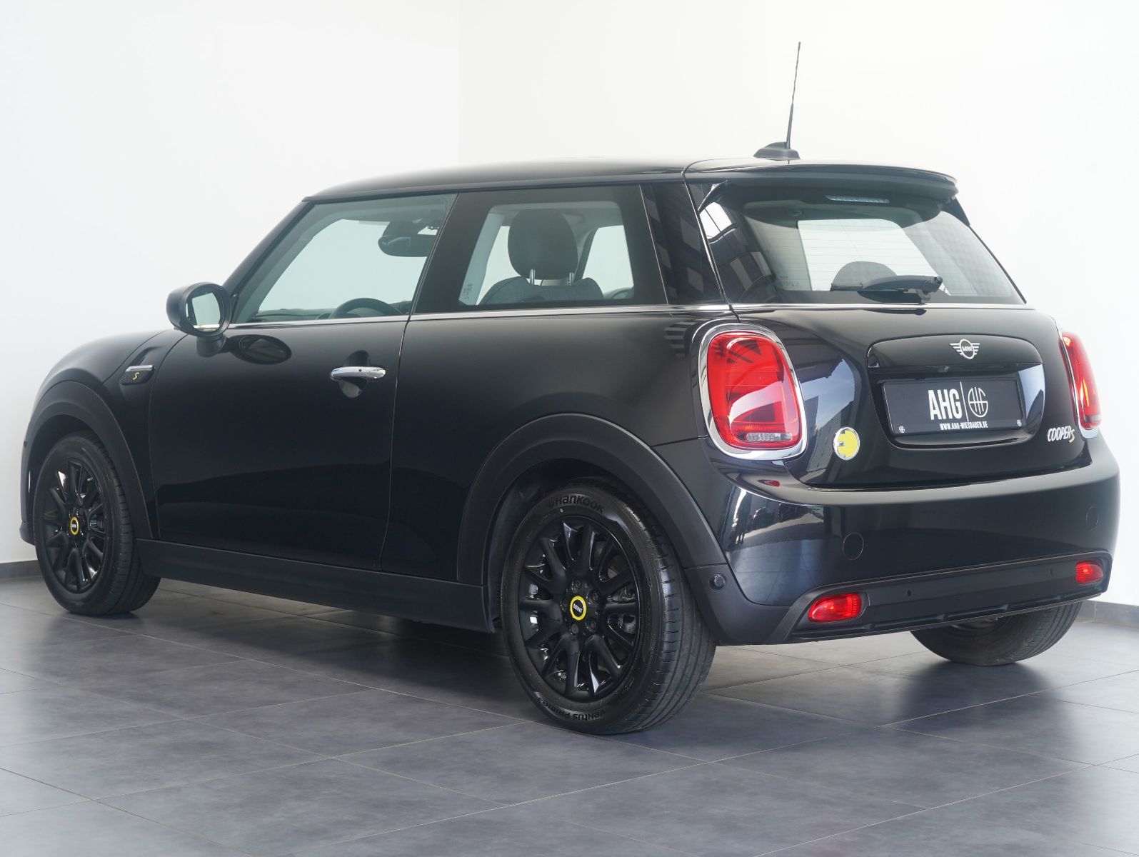 Fahrzeugabbildung MINI Cooper SE Classic Trim LED/NAVI/HEADUP/CAM/PANO