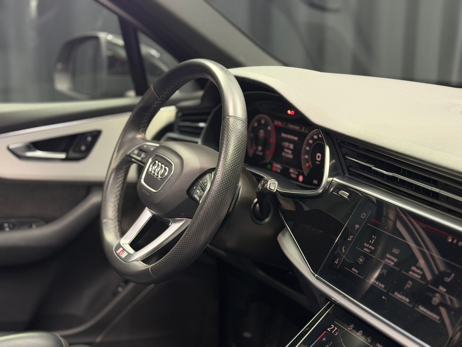 Fahrzeugabbildung Audi Q7 45 TDI quattro S line|PANO|KAMERA