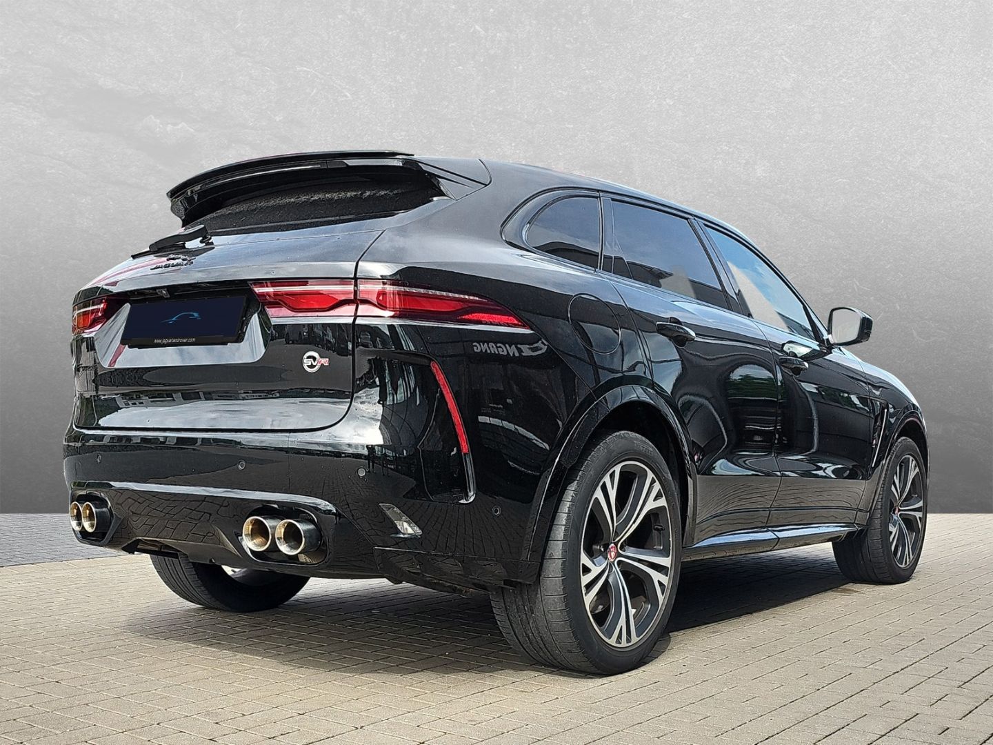 Jaguar F-Pace P550 SVR imagem 3
