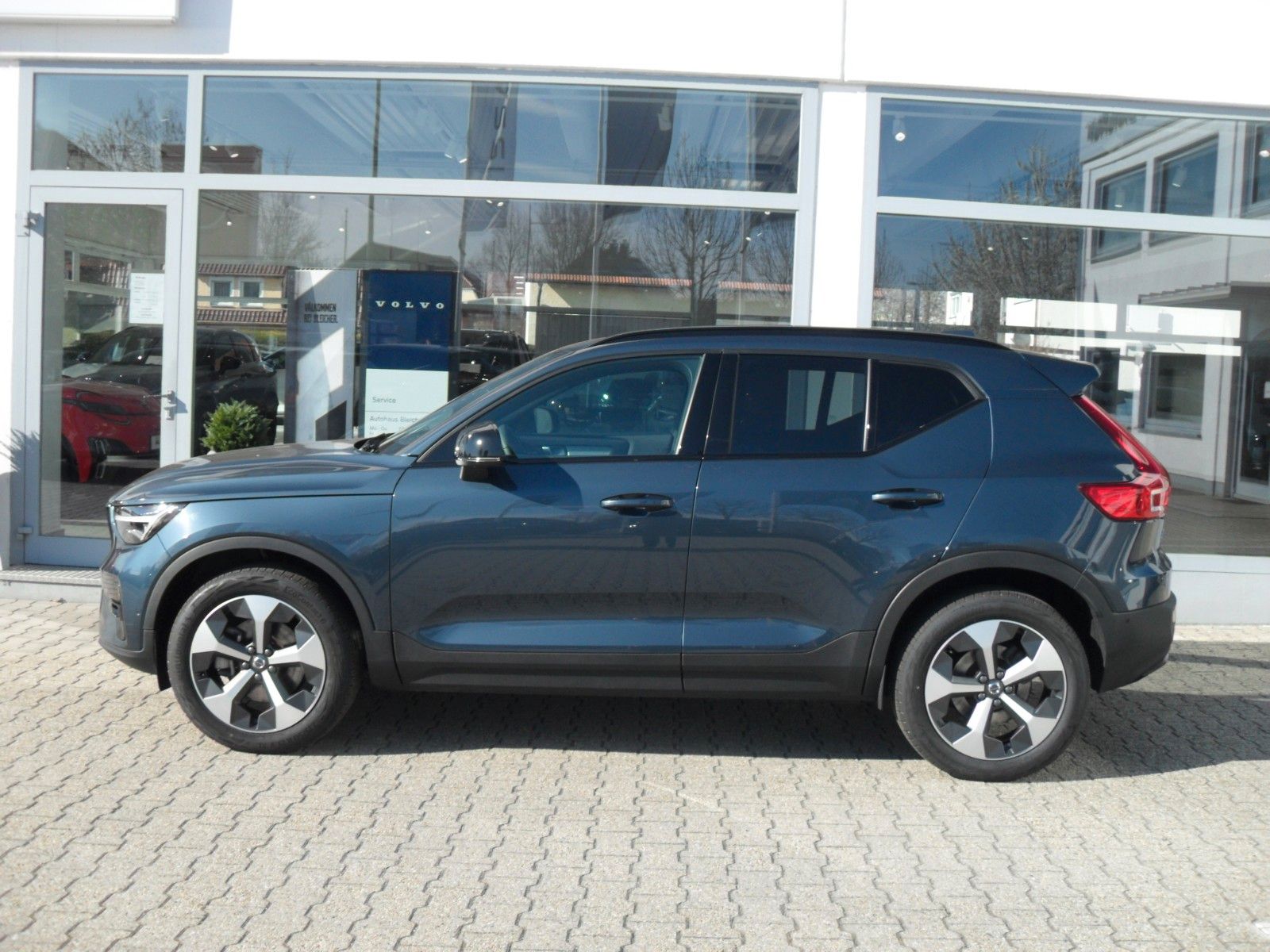 Fahrzeugabbildung Volvo XC 40 Ultra Dark 2WD