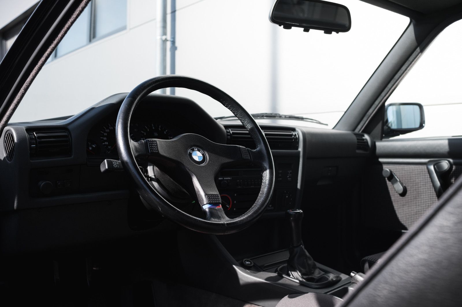 Fahrzeugabbildung BMW M3 E30 - dt. Auto - 2. Hd. - neuwertig - 29TKM!!