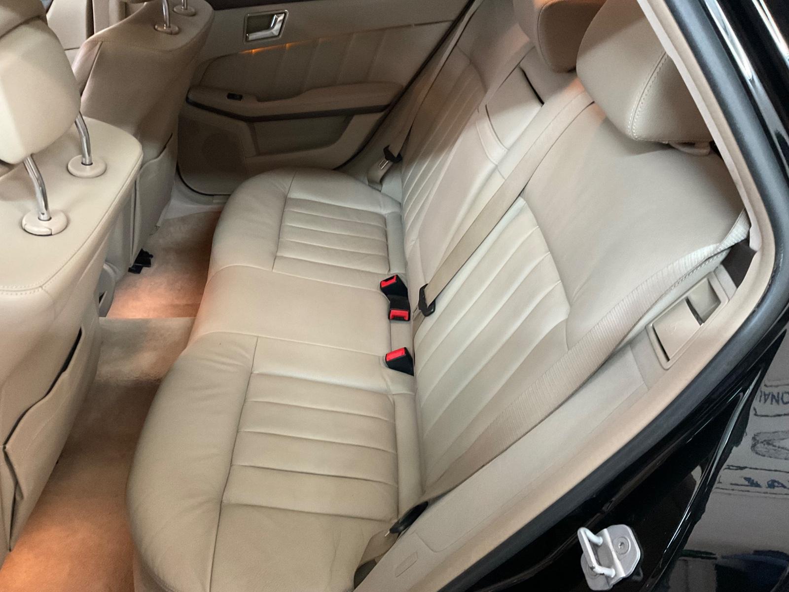 Mercedes-Benz E220 2011 — photo 30