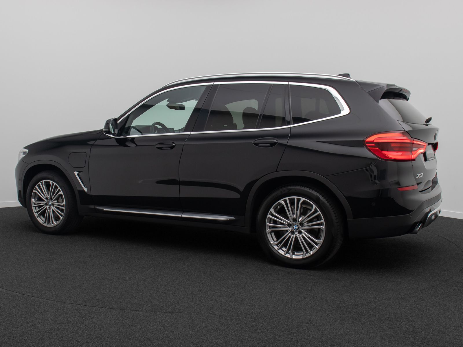 Fahrzeugabbildung BMW X3 xD30e LuxuryLine HUD 360&deg;Panorama HiFi 19Zoll