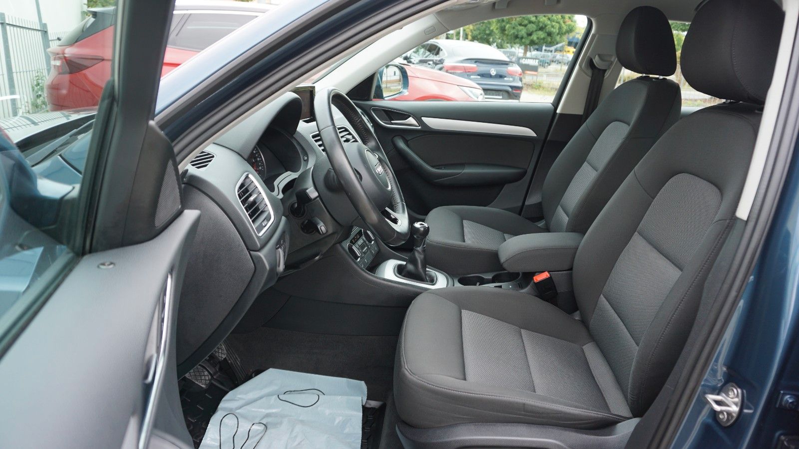 Fahrzeugabbildung Audi Q3 S Line, Navi, LED, AHK, Keyless, Start & Stop