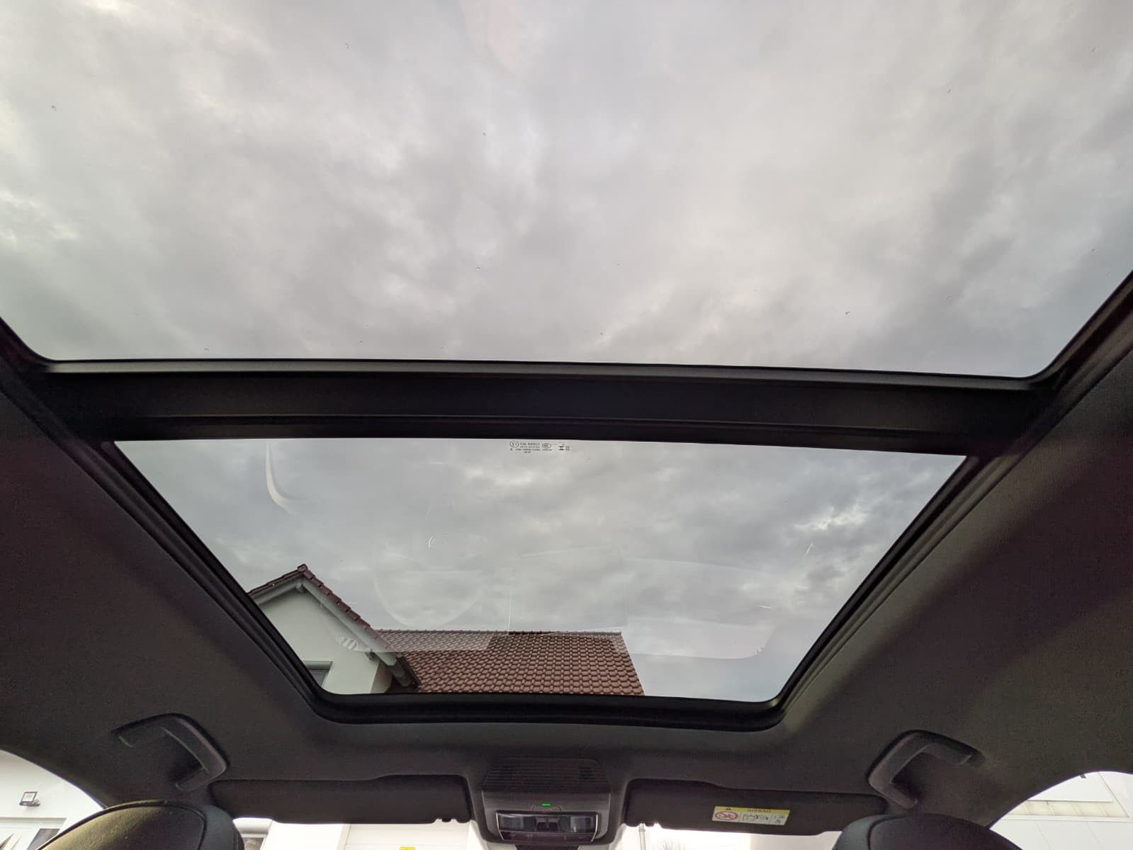 Fahrzeugabbildung Volkswagen Tayron 2.0 TDI 4M R-Line BLACK*7Si*MATRIX*PANO