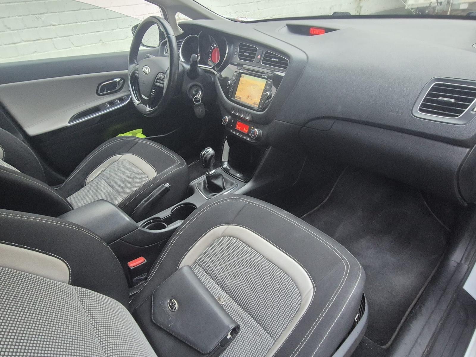 Kia cee'd 2014 — photo 7