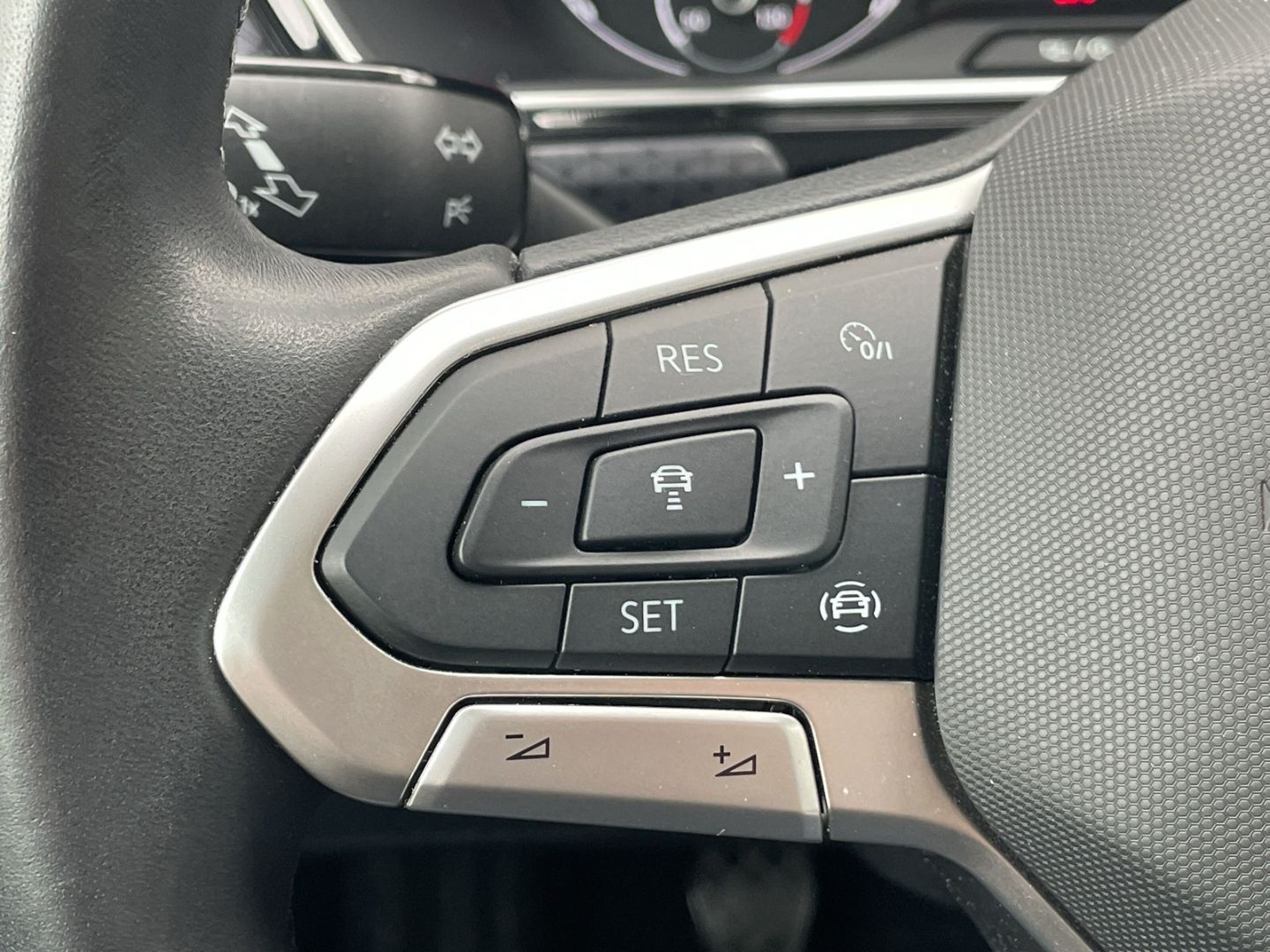 T-Cross 1.0 TSI Style Kamera/AHK/ACC/LED/Navi/Si