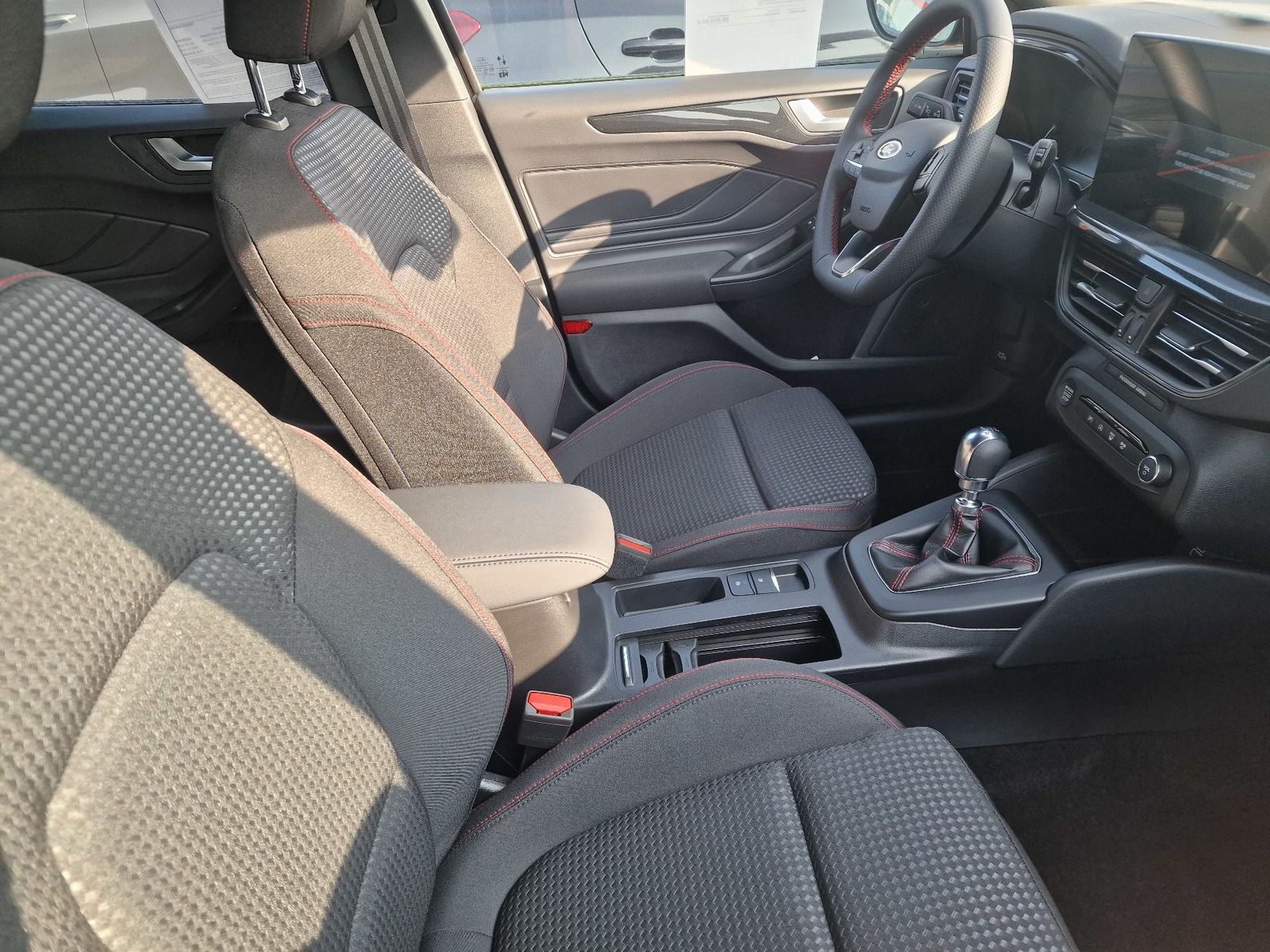 Fahrzeugabbildung Ford Focus Turnier (CGE) ST-Line