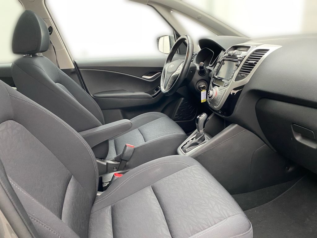 Fahrzeugabbildung Hyundai ix20 1.6 Automatik Space+ mit Schiebedach