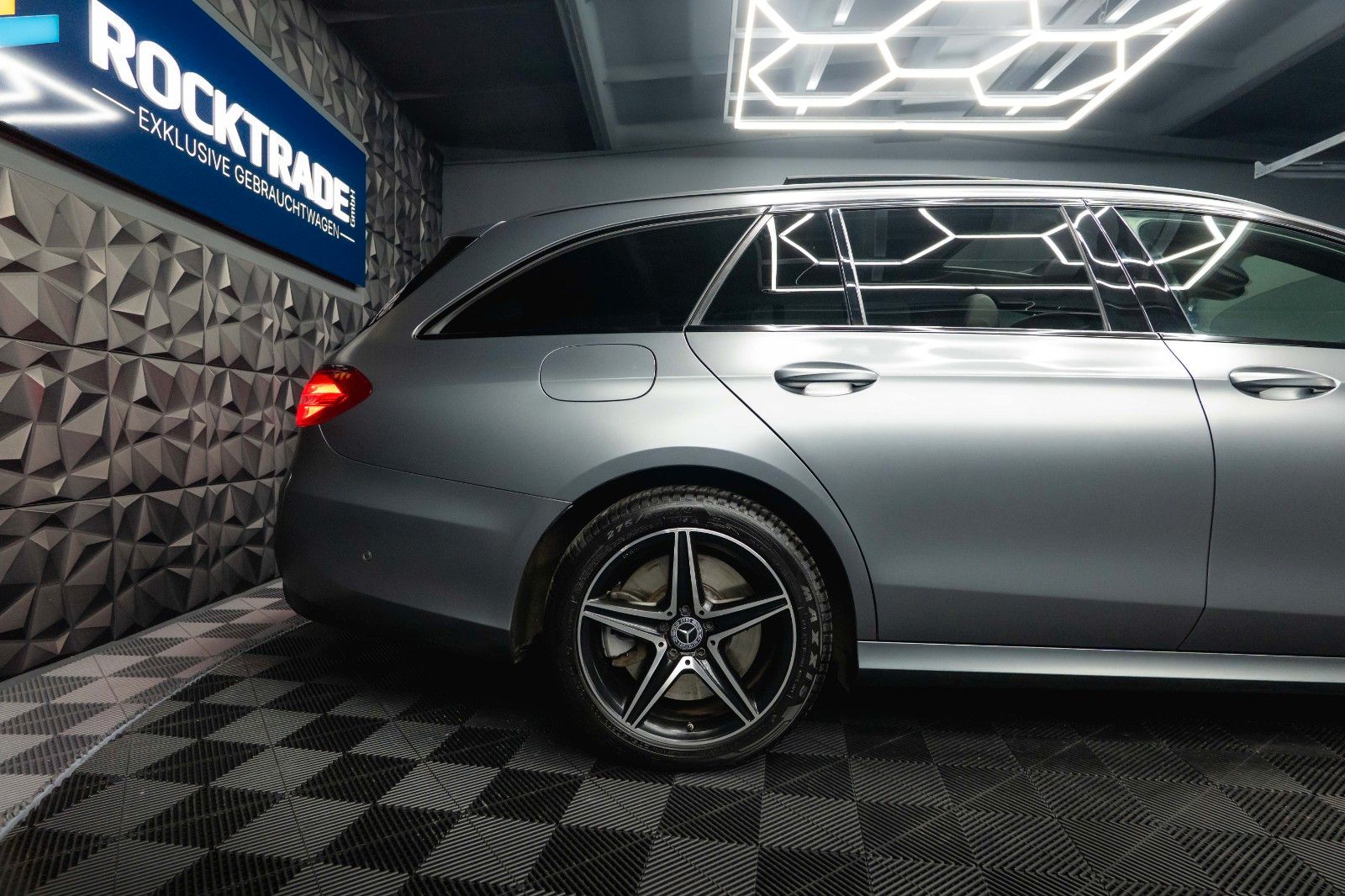 Fahrzeugabbildung Mercedes-Benz E 300de AMG Night-Paket Designo *Pano*ACC*LED*