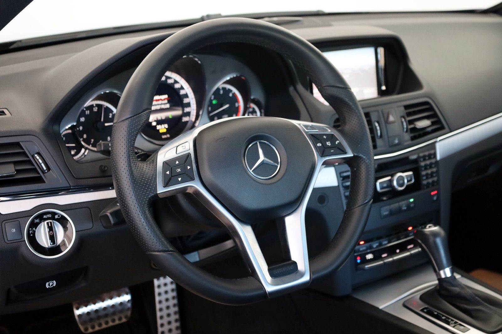 Fahrzeugabbildung Mercedes-Benz E 350 CDI Coupe BE AMG Line,Leder,Navi,Xenon
