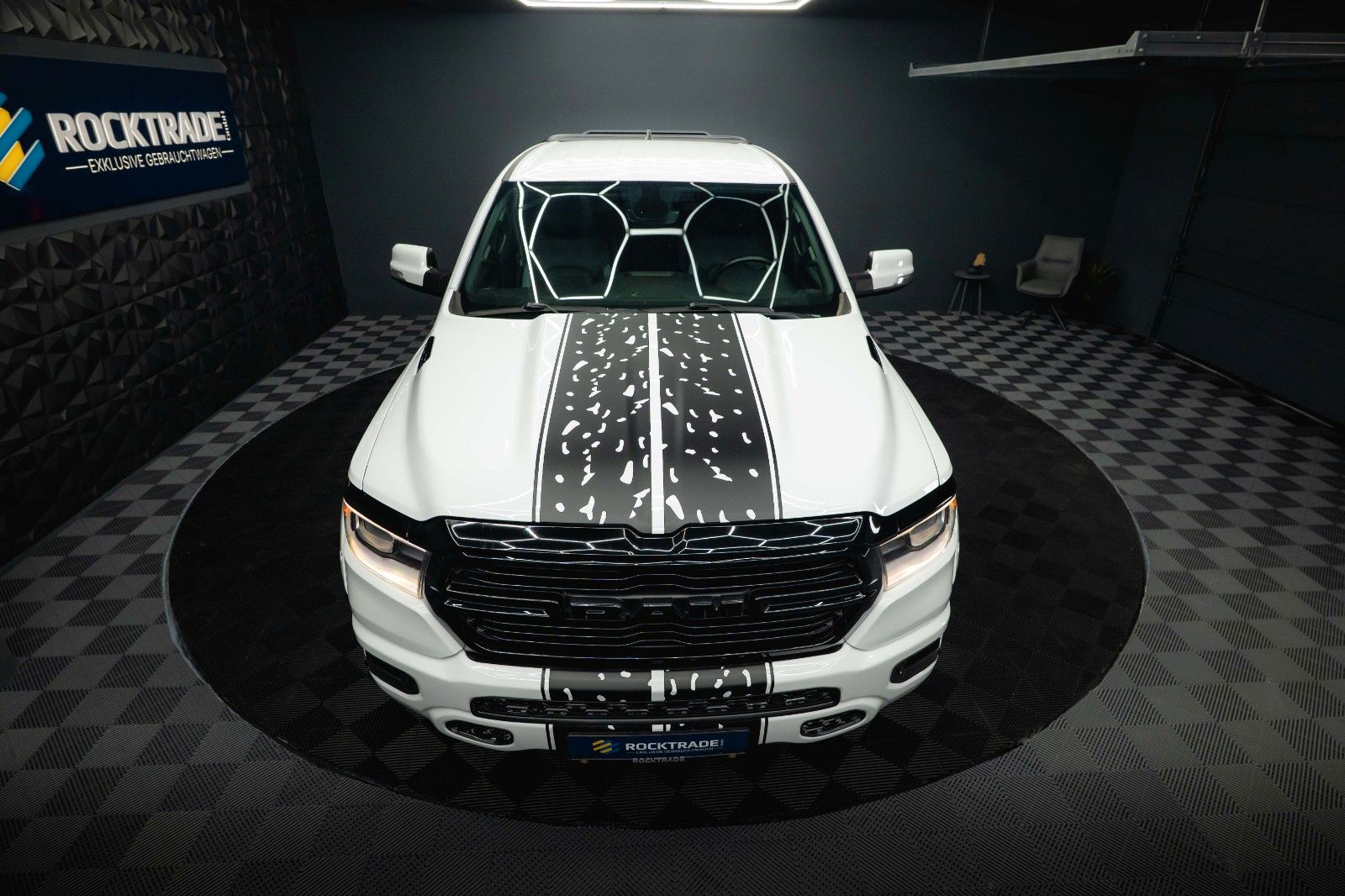 Fahrzeugabbildung Dodge RAM 5.7 V8 HEMI 4x4 OFFROAD Night-Paket *LED*