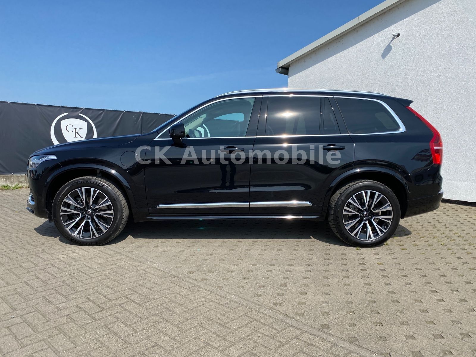 Fahrzeugabbildung Volvo XC90 T8 Core Recharge Plug-In Hybrid AWD/7 Sitze