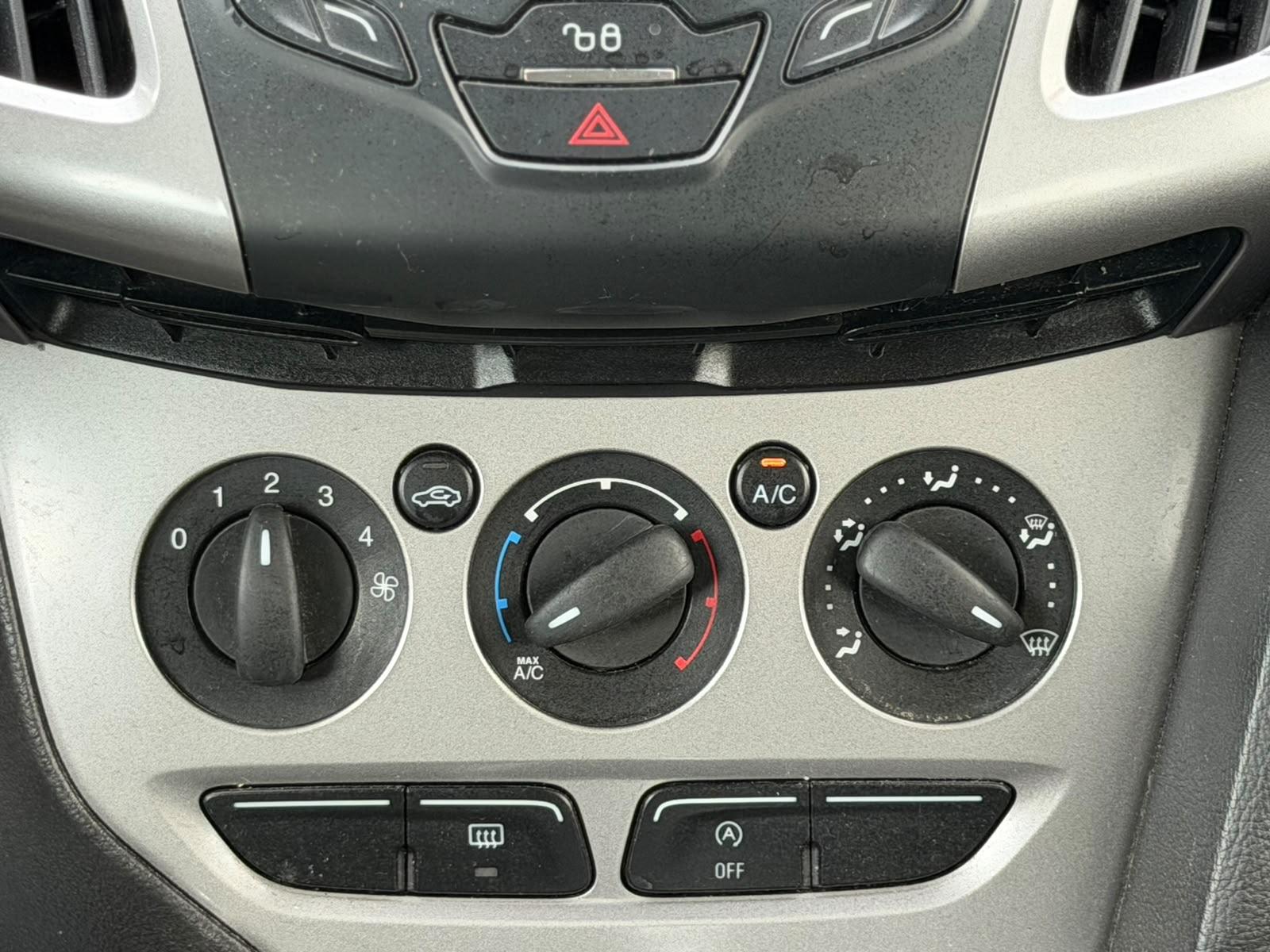 Ford Focus 2013 — photo 13