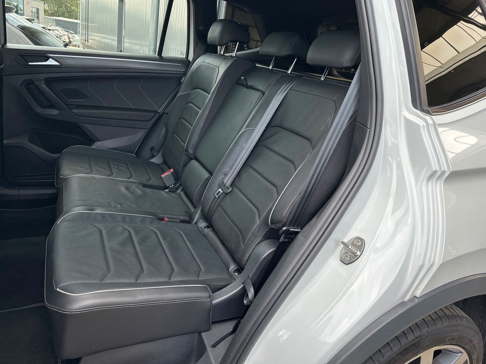 Fahrzeugabbildung Volkswagen Tiguan Allspace 2.0 TDI DSG 4M R-Line NAV+LED