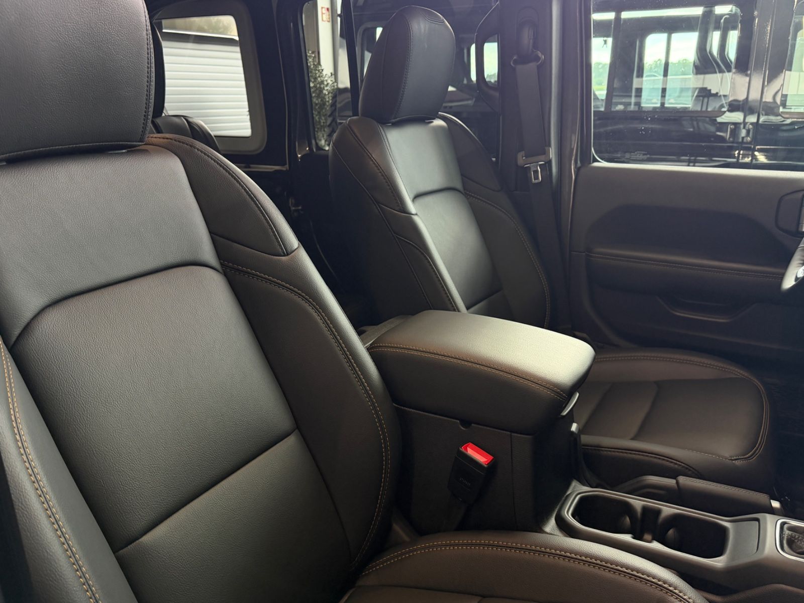 Fahrzeugabbildung Jeep 2.0 Wrangler Unlimited Sahara Leder Top
