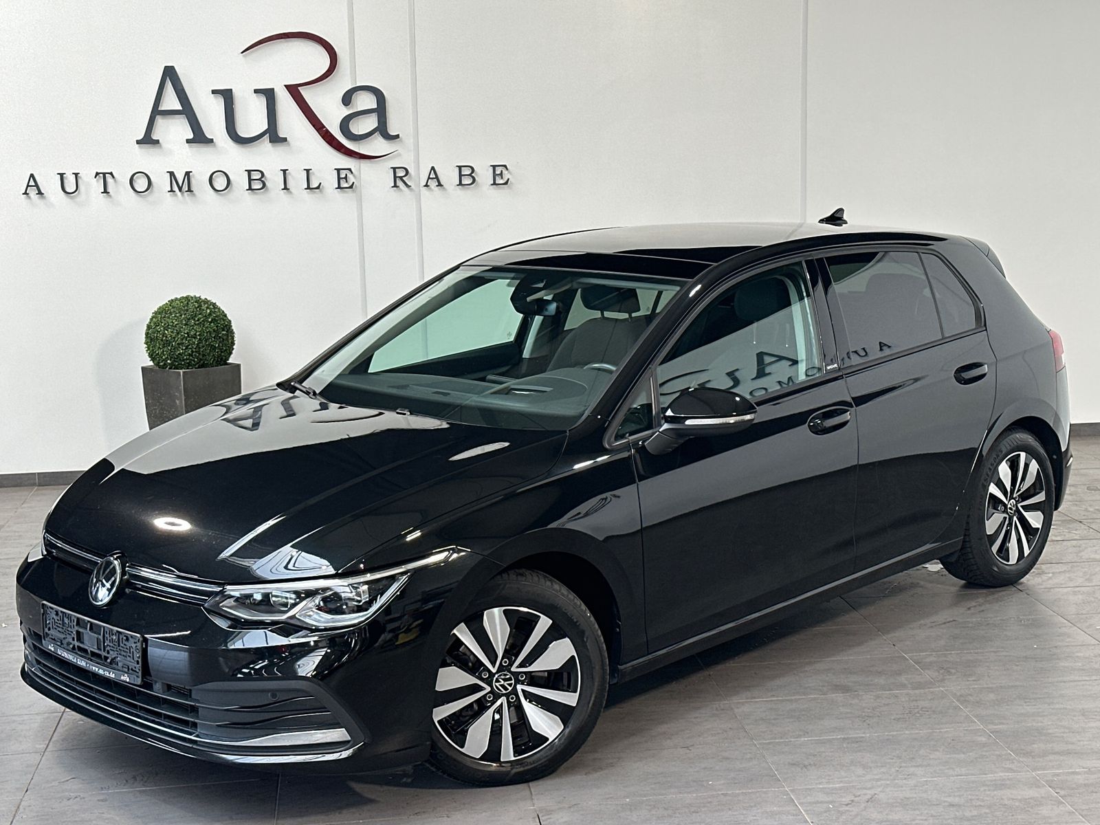 Fahrzeugabbildung Volkswagen Golf VIII 2.0 TDI DSG MOVE NAV+LED+PANO+AHK+HUD