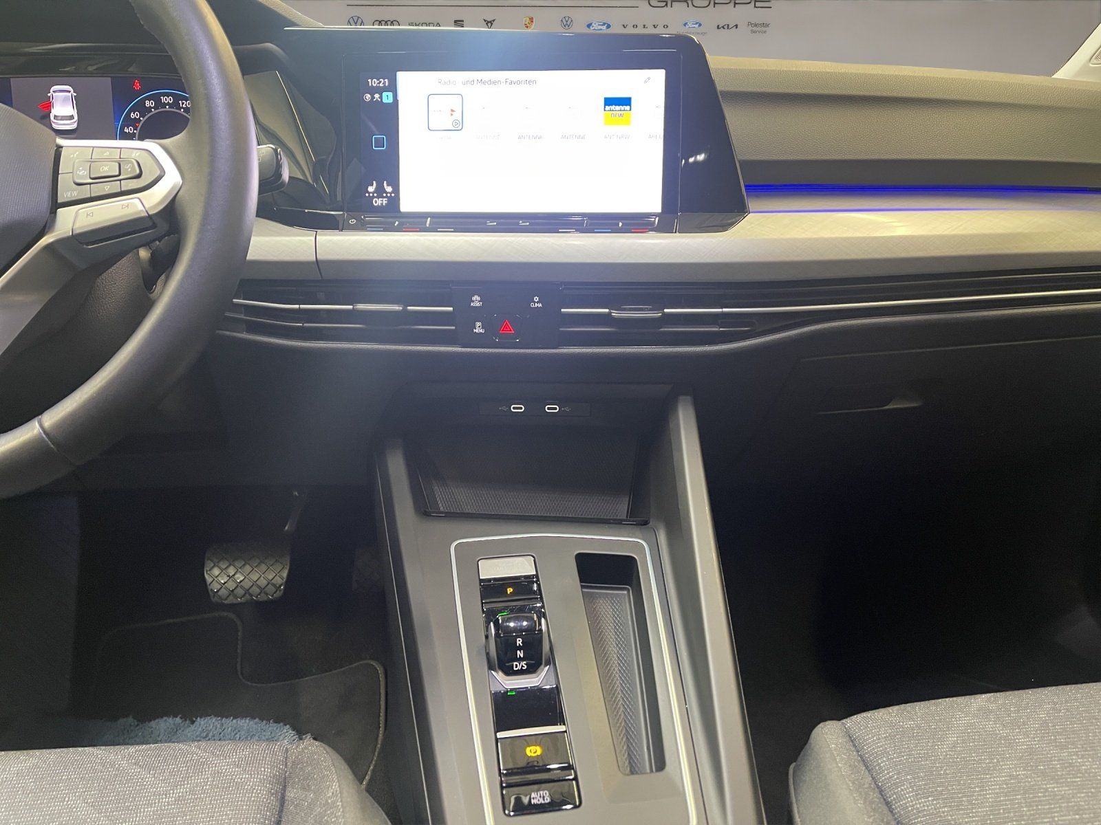 Volkswagen Golf VIII 1.0 eTSI Life ACC AUT Kam. Navi LED LM foto 14