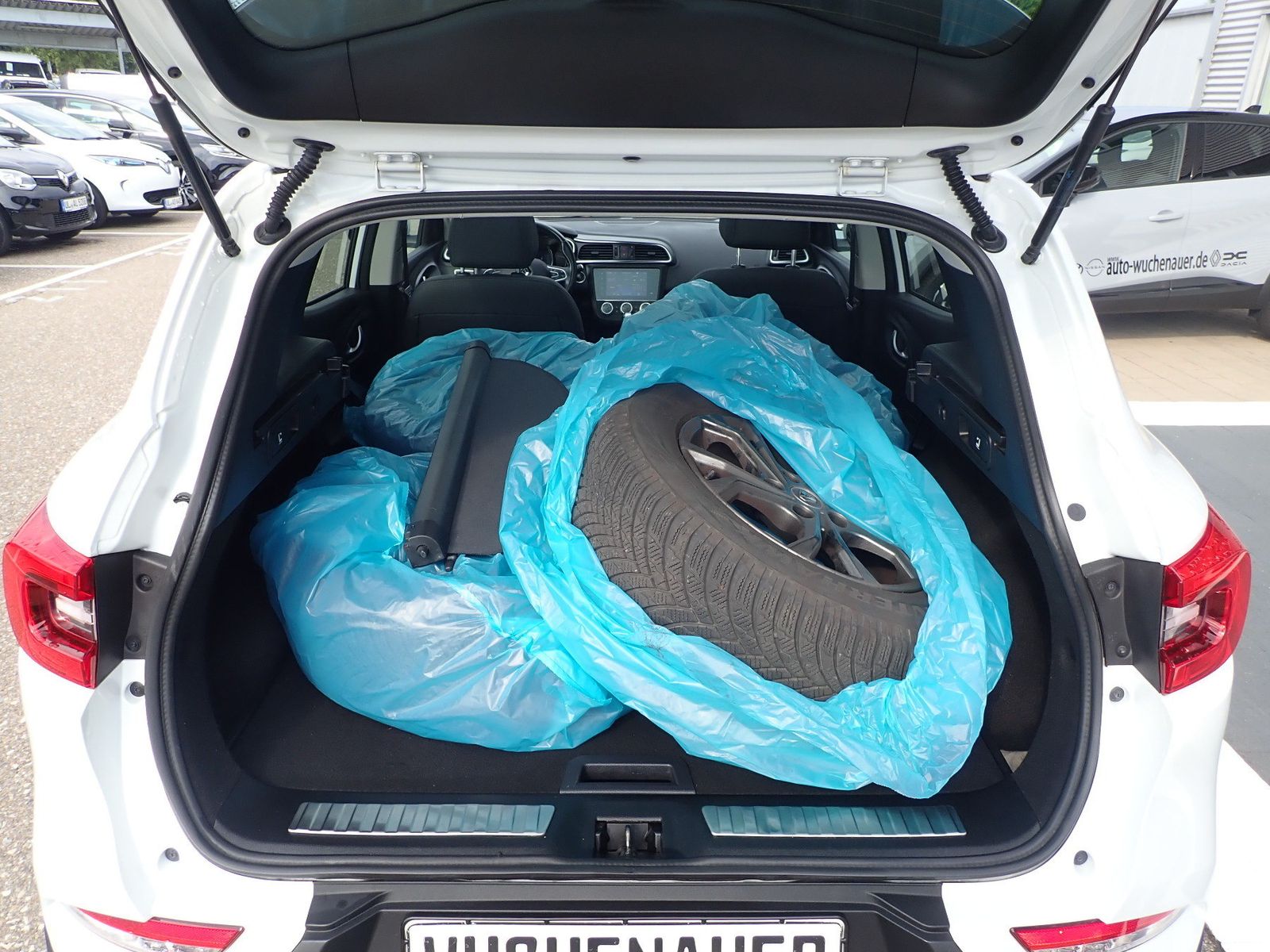 Fahrzeugabbildung Renault Kadjar TCe 160 EDC LIMITED/AUTOMATIK/SHZ/NAVI