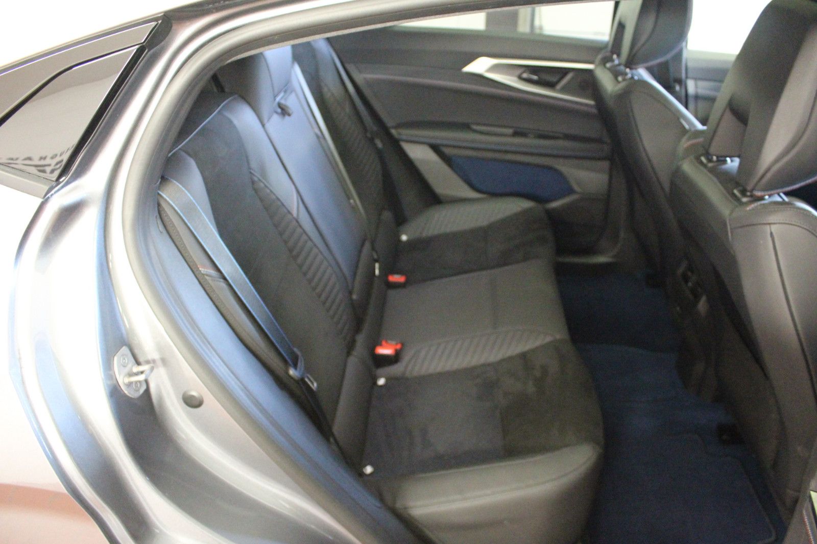 Fahrzeugabbildung Renault Rafale Hybrid E-Tech 4x4 300 PHEV Esprit Alpine