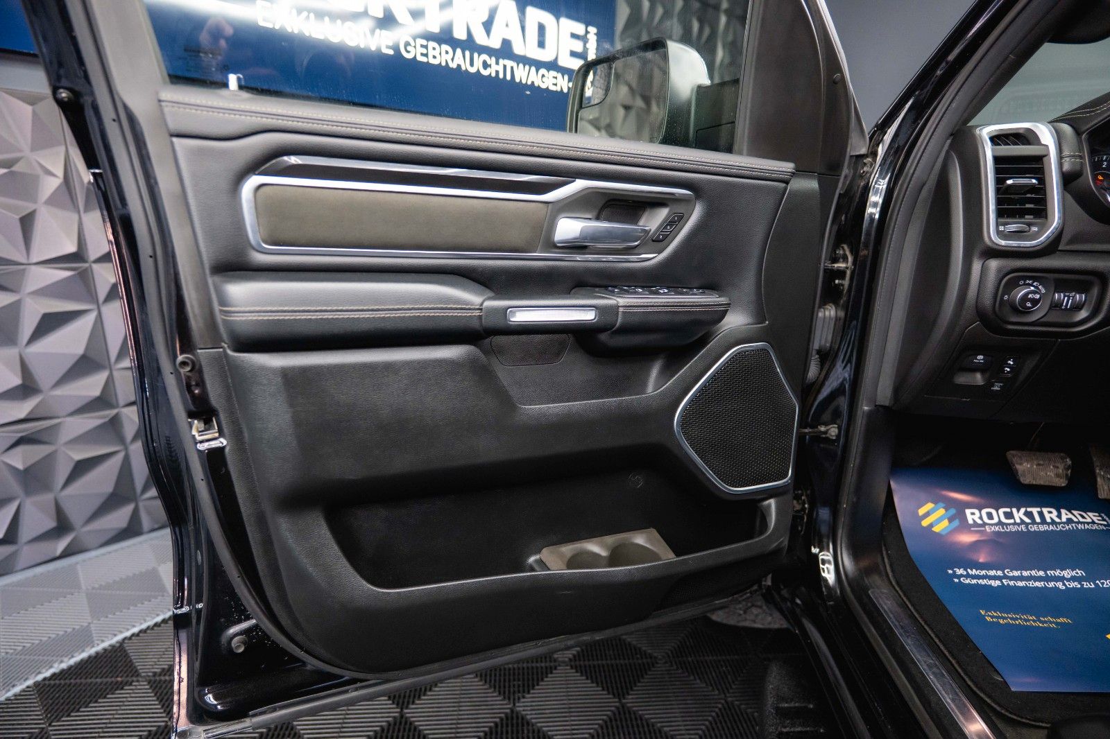 Fahrzeugabbildung Dodge RAM 5.7 V8 HEMI 4x4 Night LARAMIE RAMBOX 19%