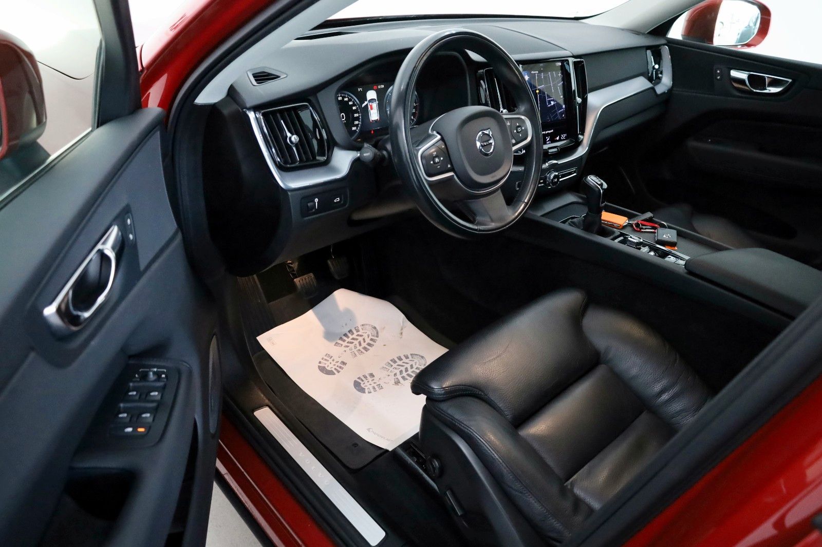 Fahrzeugabbildung Volvo XC60 Momentum Pro,Leder,Navi,Kamera,HUD,ACC,Pano