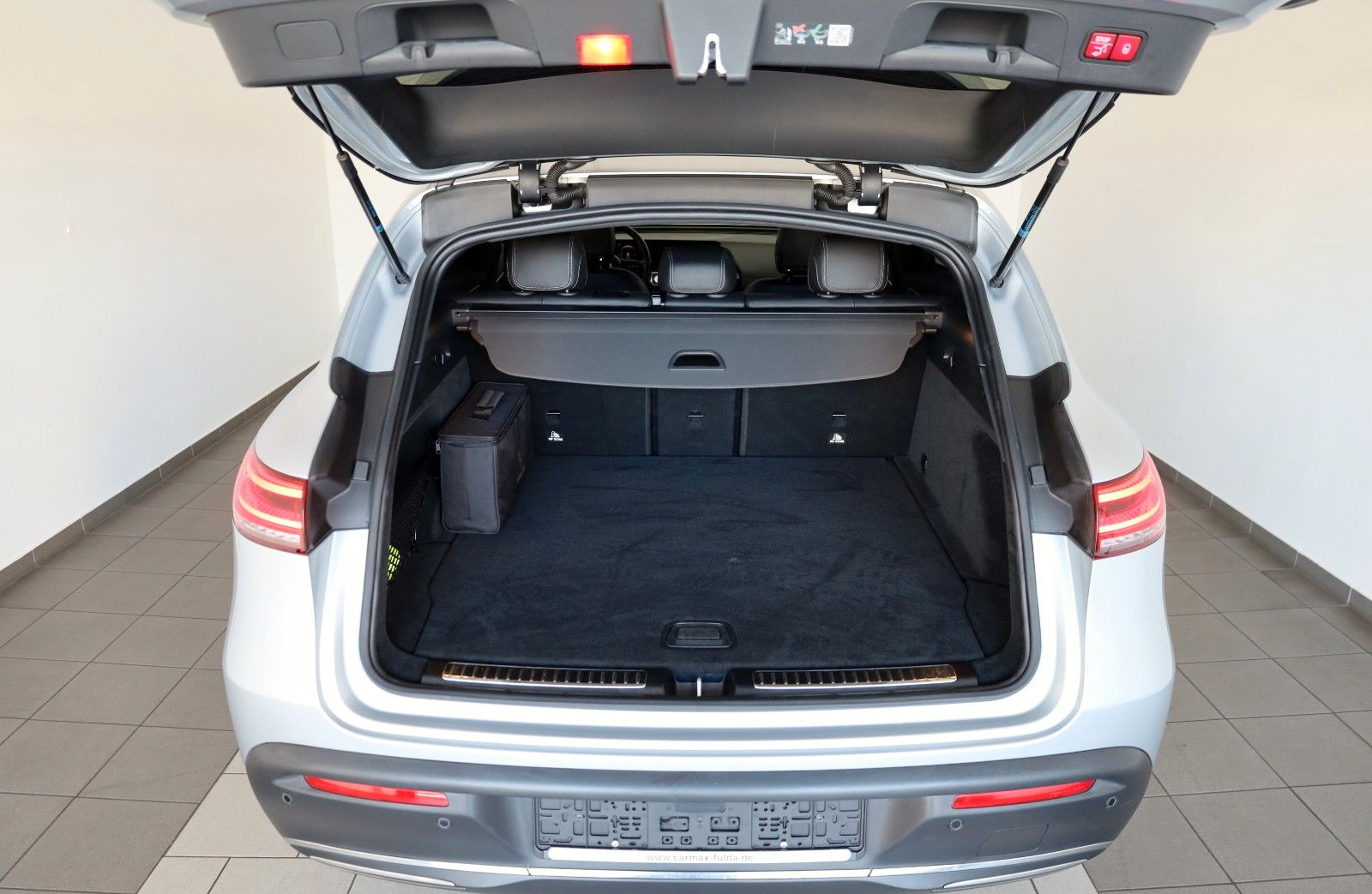 Fahrzeugabbildung Mercedes-Benz EQC 400 4M,Leder,Navi,LED,SH,Kamera,ACC,Keyless