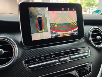 Mercedes V 220 - 12