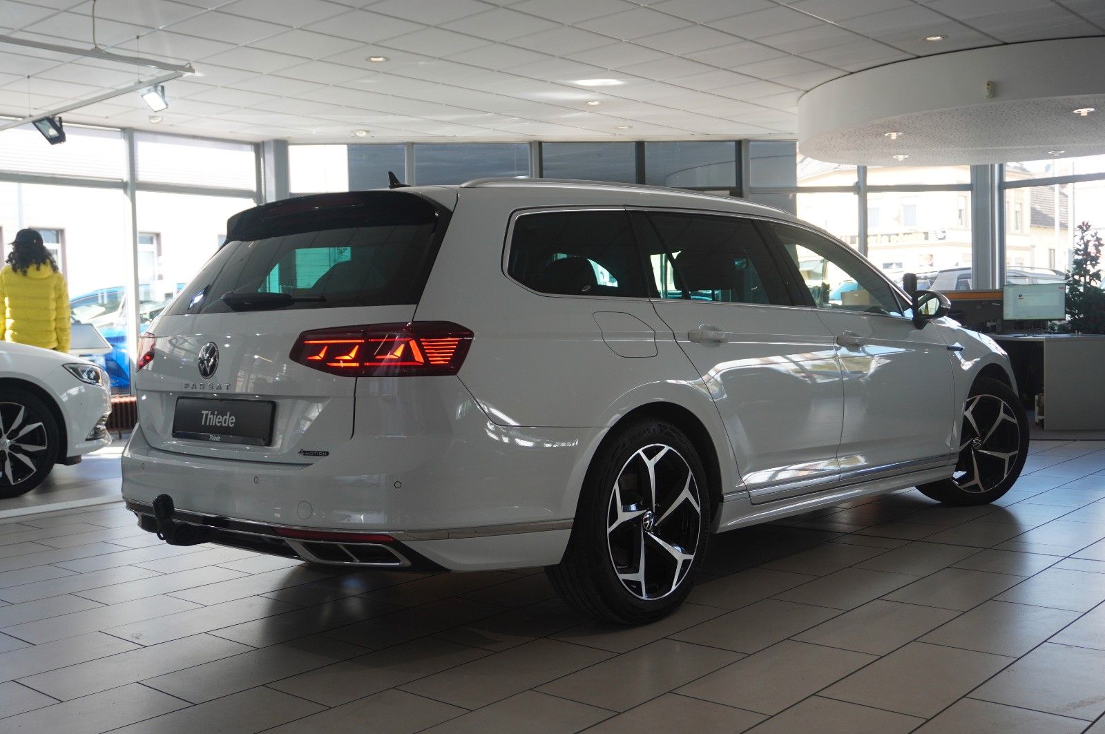 Fahrzeugabbildung Volkswagen Passat Vari. 2.0D R-LINE 4M NAVI/LED/KAMERA/AHK