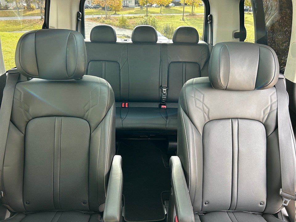 Fahrzeugabbildung Hyundai STARIA 7SITZER 2.2 CRDi 8AT SIGNATURE AHK PANO++