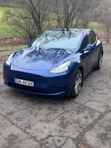 Tesla Model Y mit Anhängerkupplung