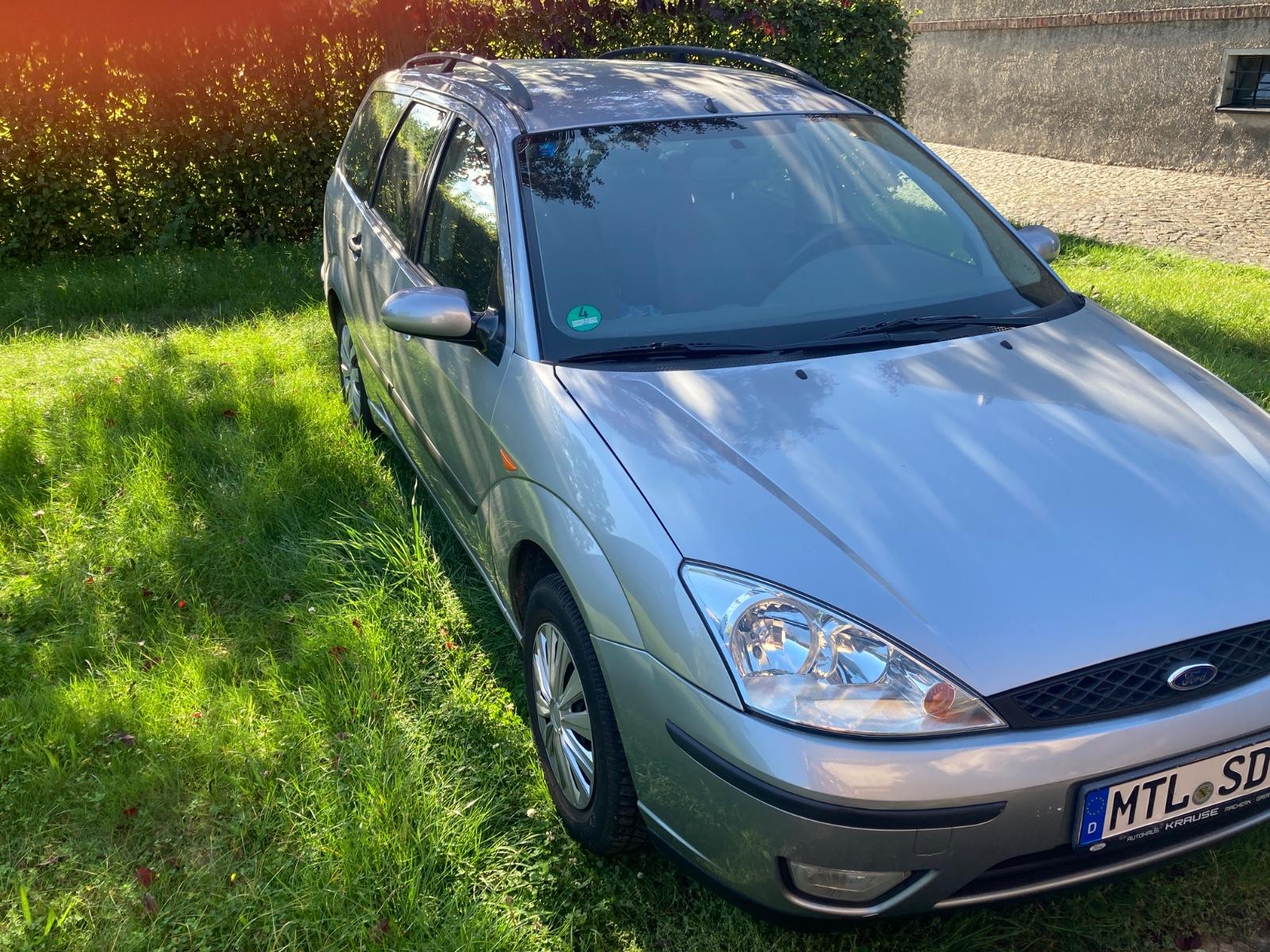 Ford Focus 2004 — rear view