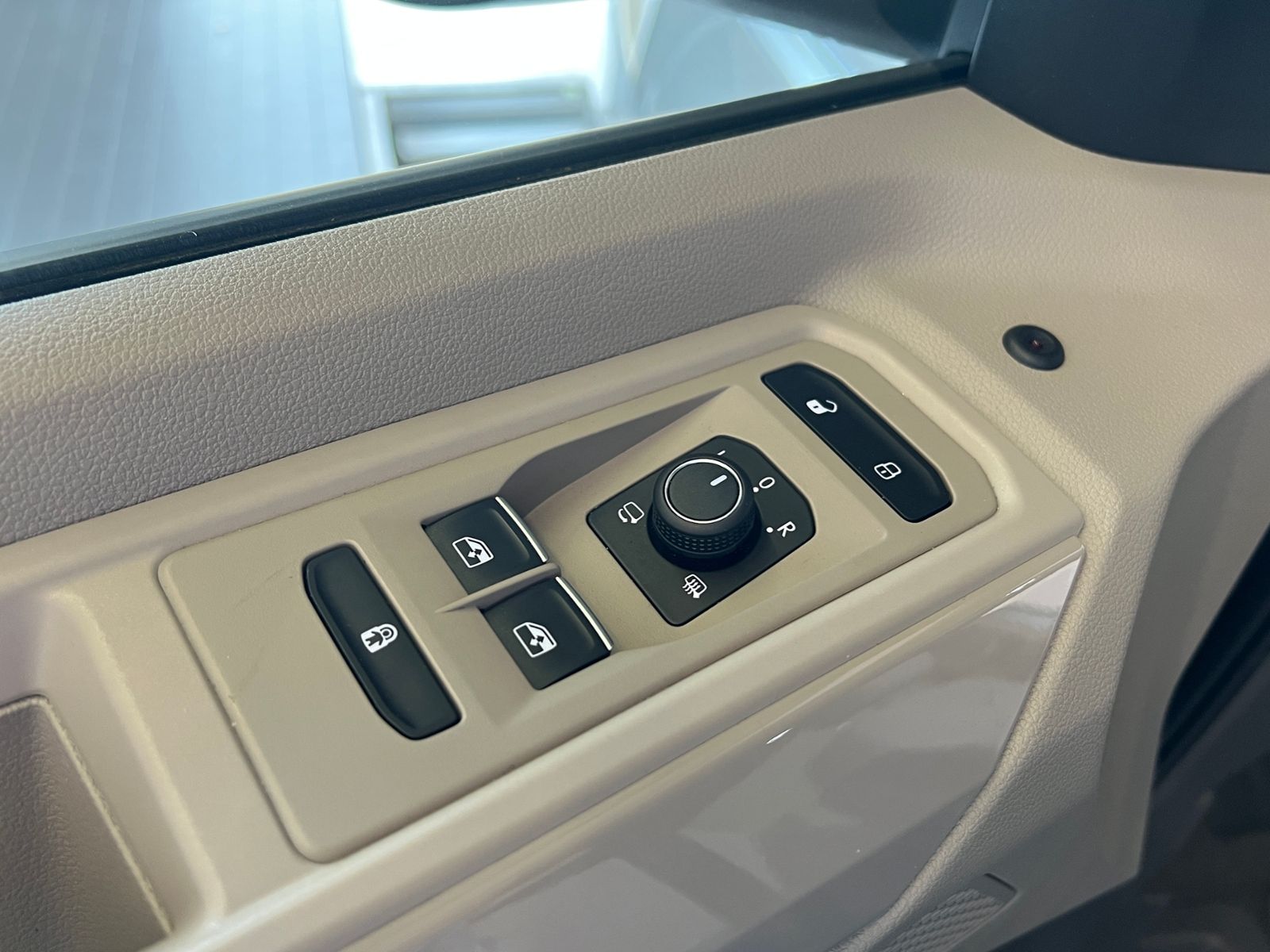 Fahrzeugabbildung Volkswagen Multivan T7 Style 2.0 TDI DSG *AHK, IQ.Light, Pa