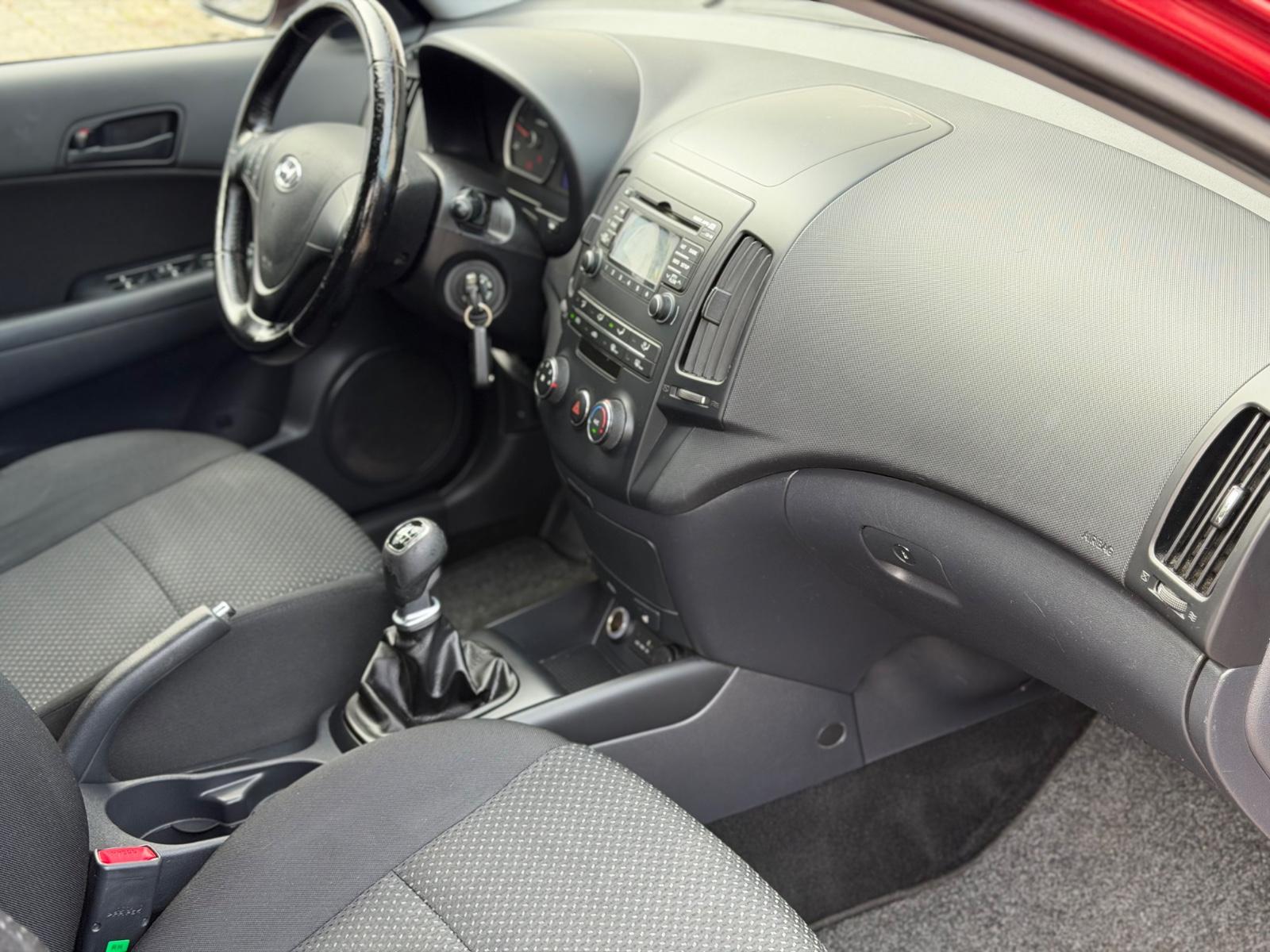 Hyundai i30 2011 — photo 19