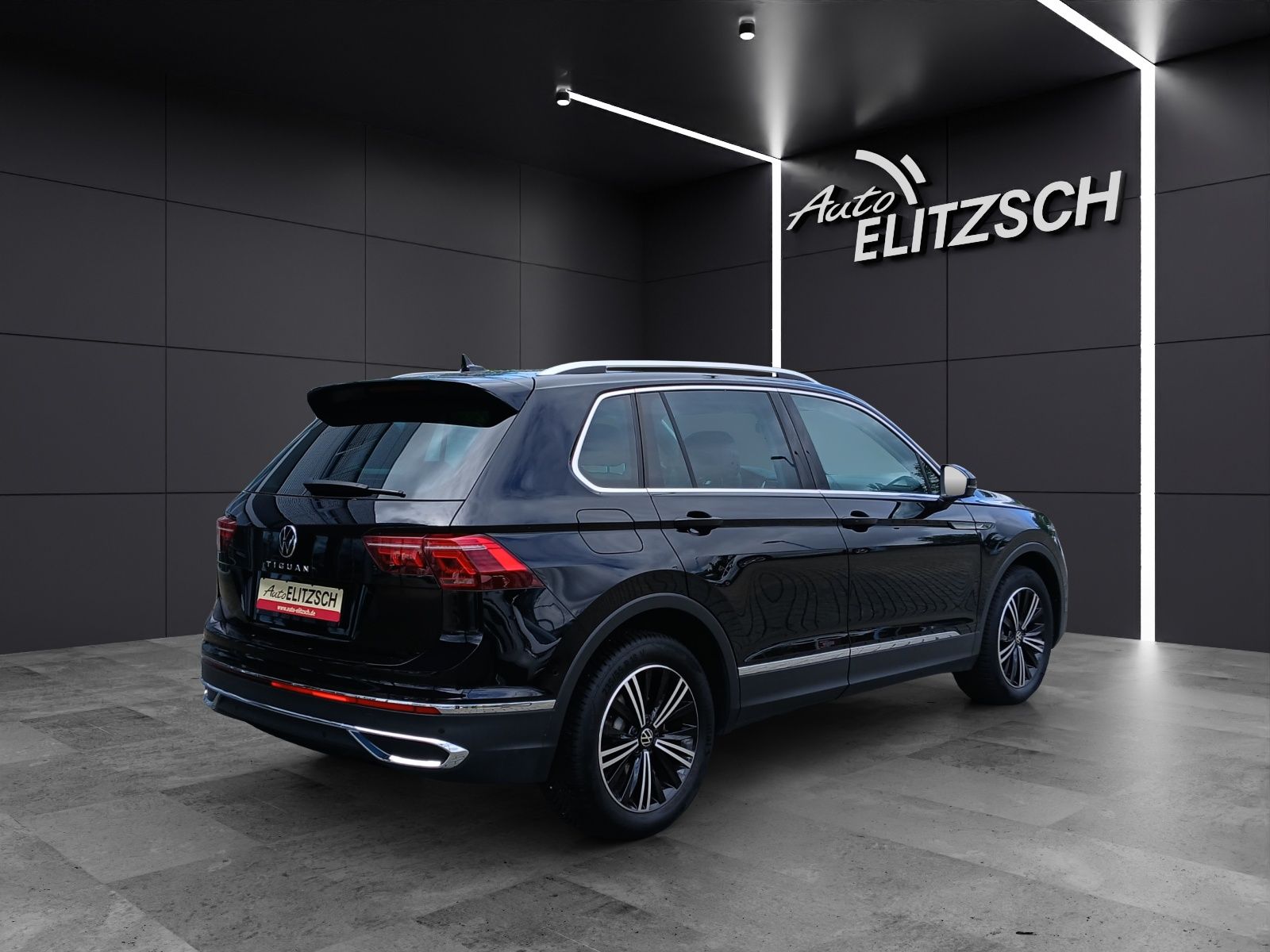 Fahrzeugabbildung Volkswagen Tiguan TSI Elegance DSG Matrix AHK Navi AID ACC