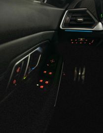 Fahrzeugabbildung BMW 330e xD M Sport Panorama Kamera HUD HiFi AHK 19"