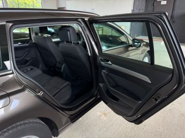 Volkswagen Passat Variant - 11