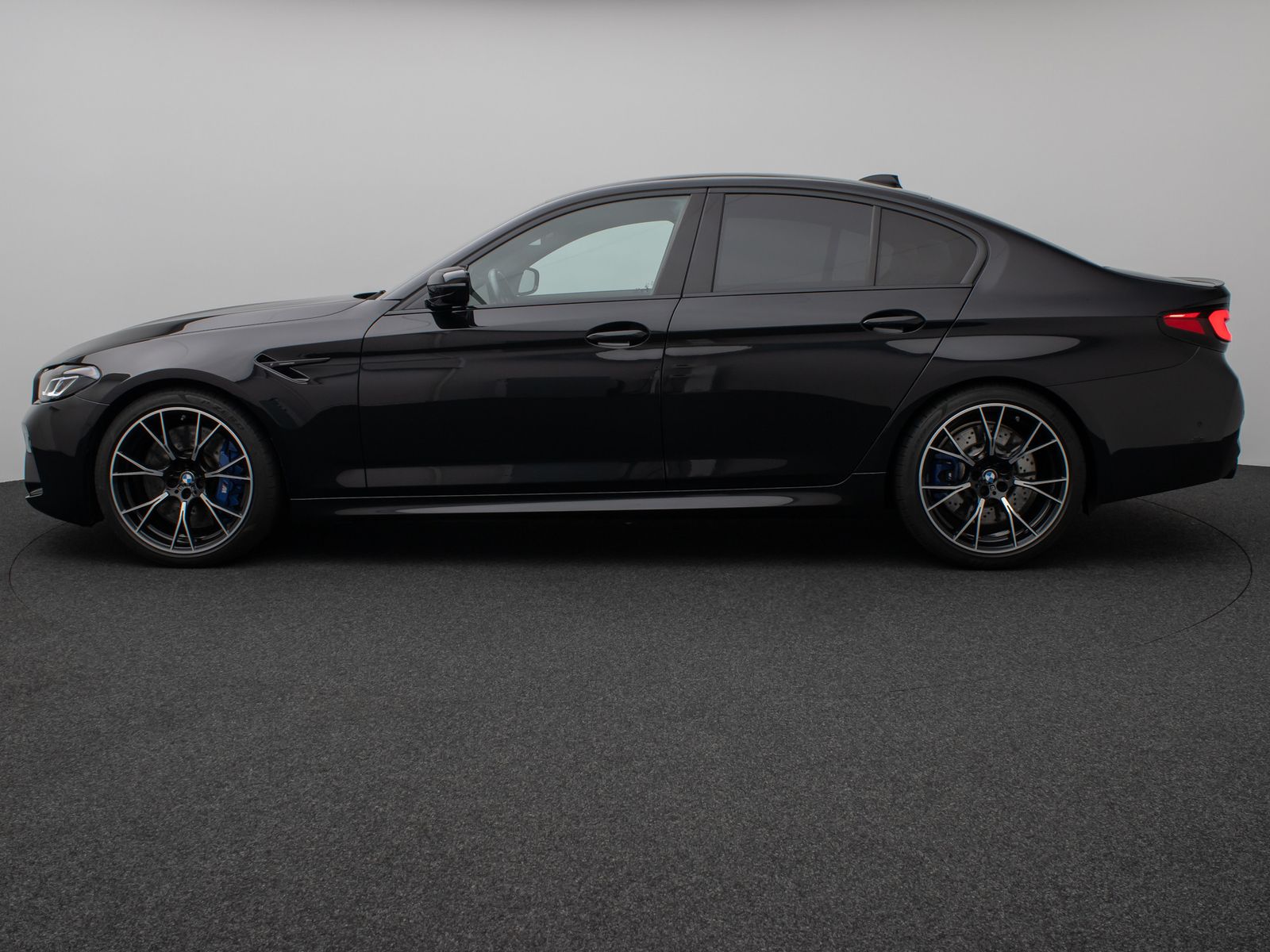Fahrzeugabbildung BMW M5 Competition xD Kamera HUD DAB B&W SoftCL 20"