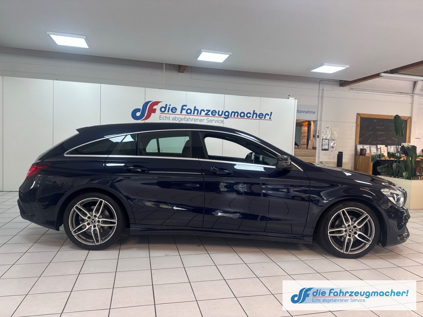 Fahrzeugabbildung Mercedes-Benz CLA 180 Shooting Brake AMG Sportpaket Navi LED *