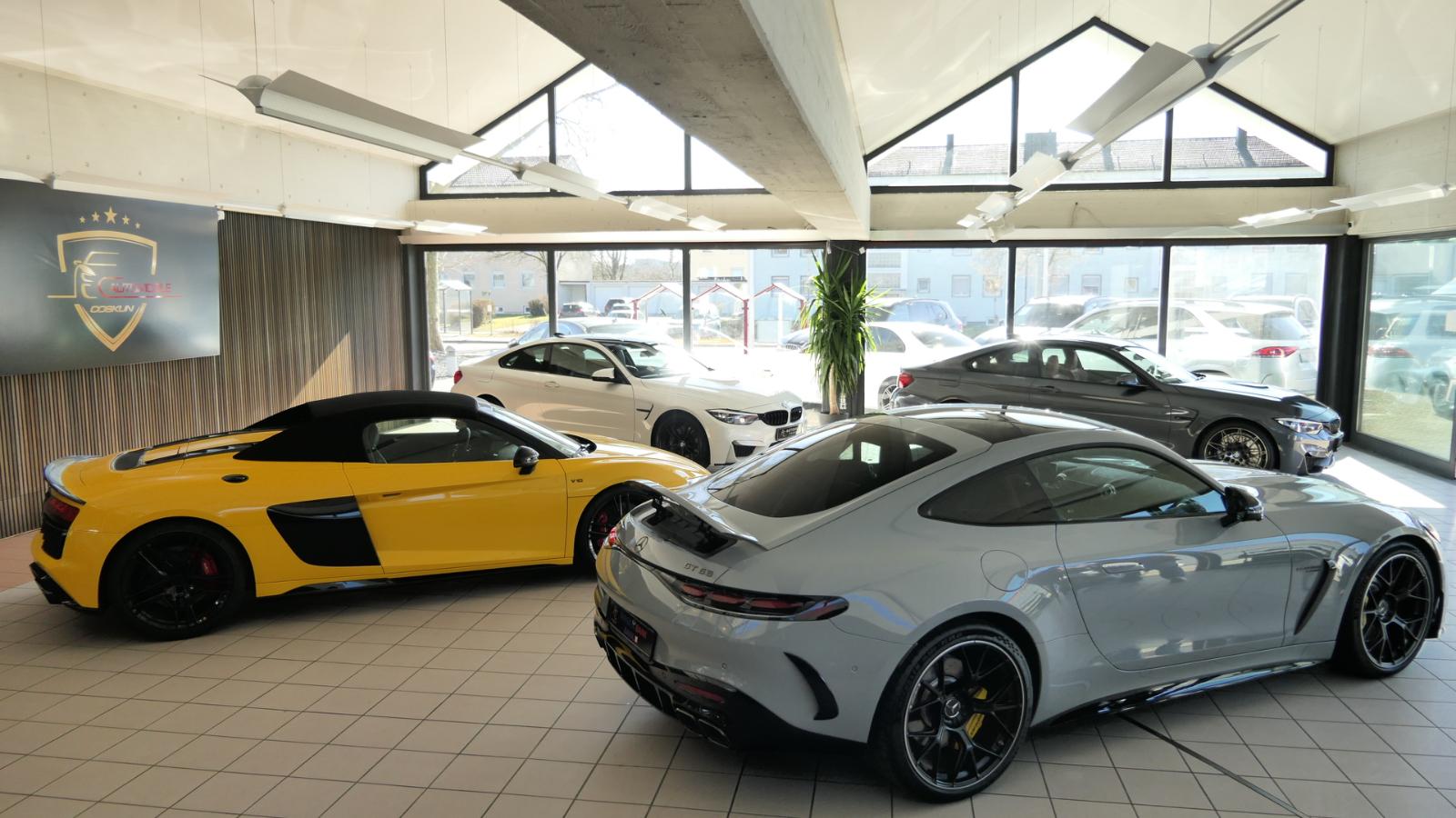 showroom-image-top