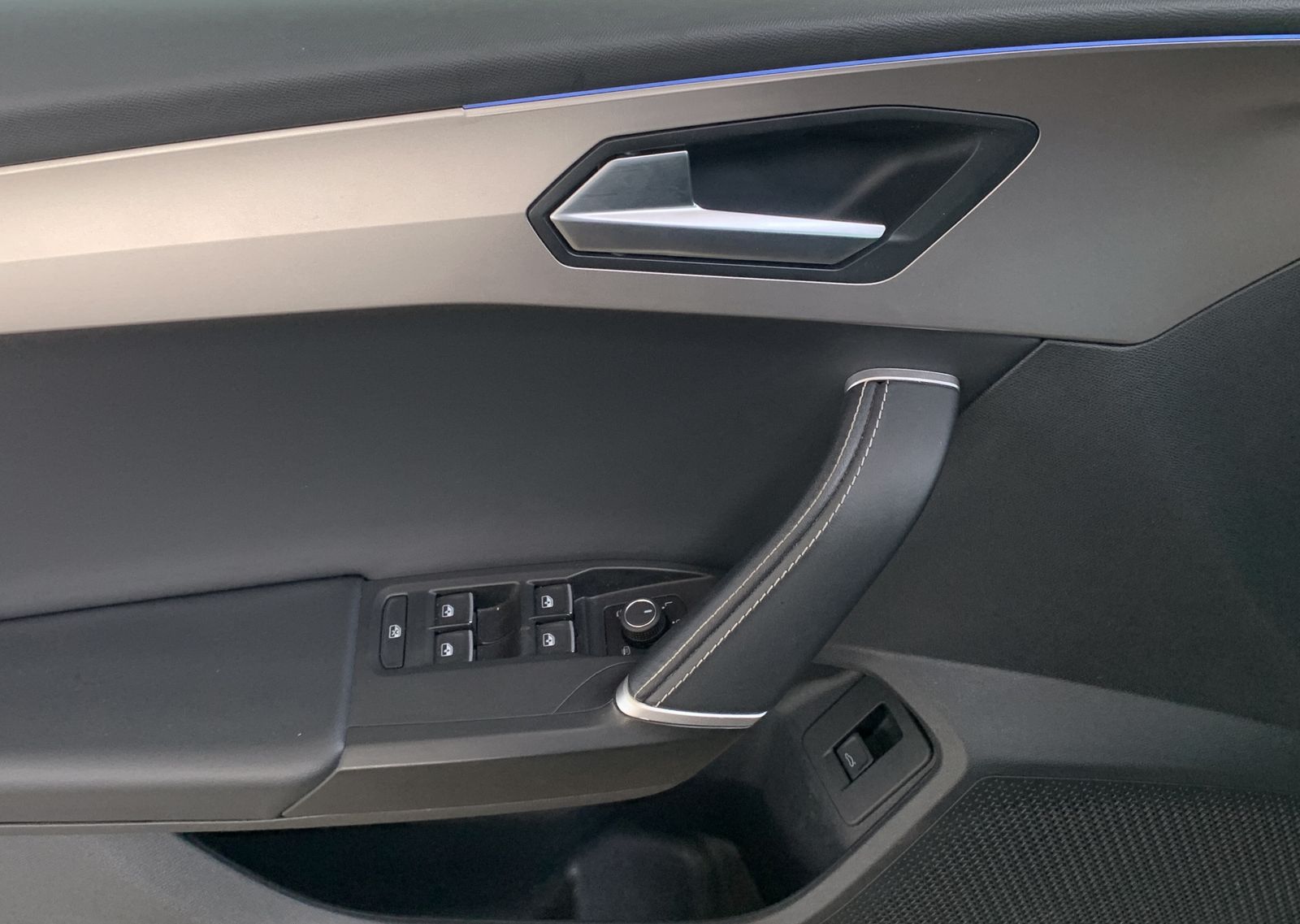 Fahrzeugabbildung SEAT Leon 2.0 TDI Xcellence*AHK*LED*Cam*VCOCK*Navi*