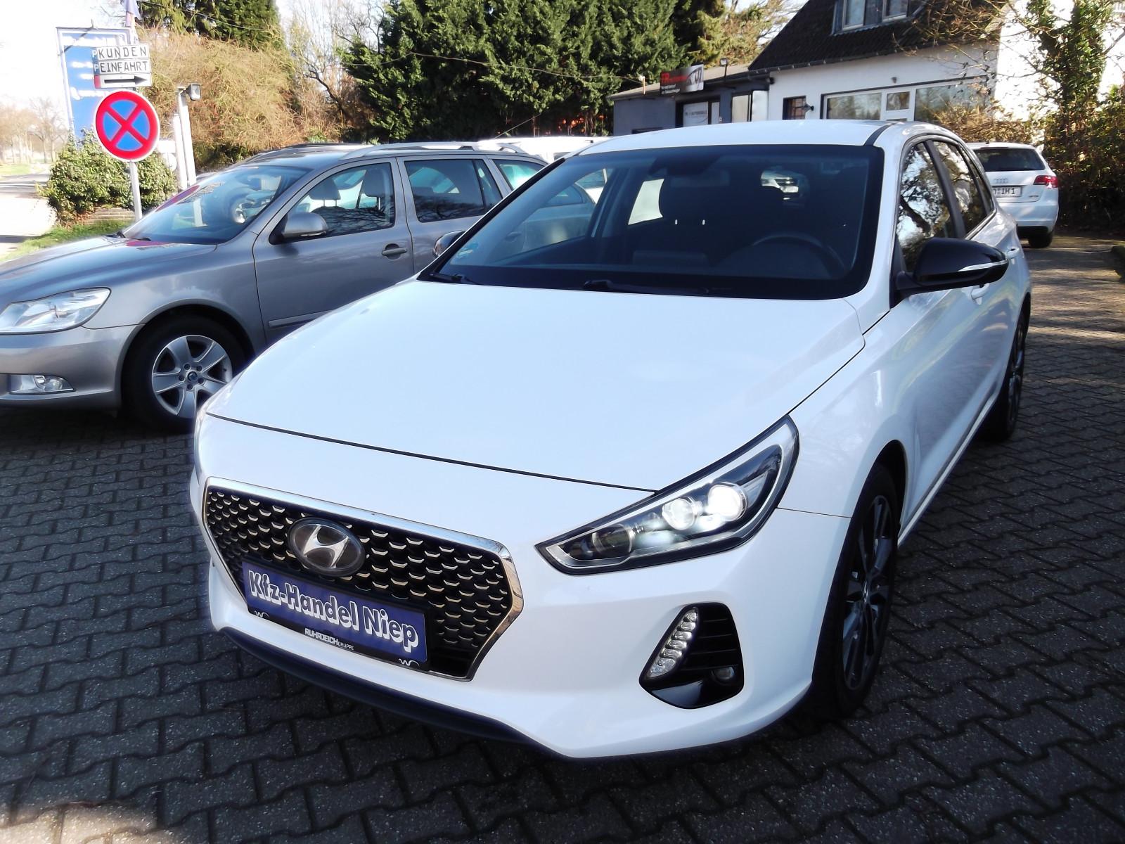 Hyundai i30 Intro Navi/Kamera/LED/Sitz+Lenkradheizung