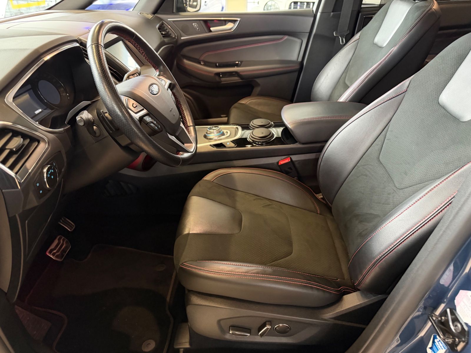 Fahrzeugabbildung Ford S-Max ST-Line *Pano* 7 Sitzer