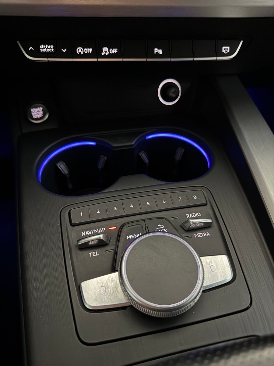 Fahrzeugabbildung Audi A4 2.0 TFSI S-TRONIC 3X-SLINE VIRTUAL LED VOLL